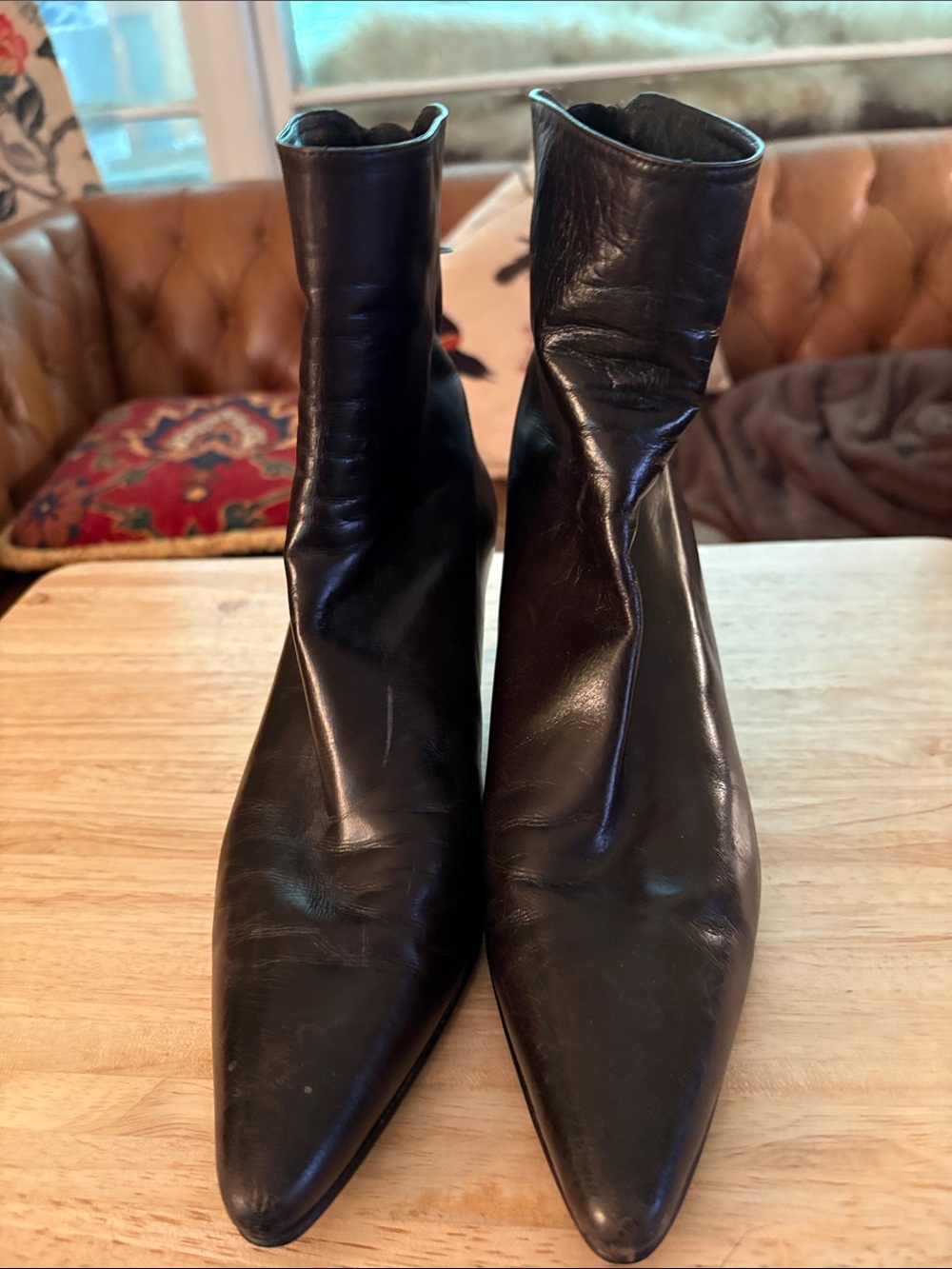 Stuart Weitzman Black Pointed-Toe Leather Ankle Booties. Size 8.5 NARROW